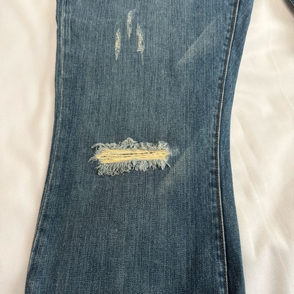 !IT Distressed Denim Button Fly Sweetie Capris- Size 29 - Picture 3 of 7